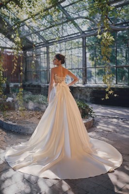 Jozefina 6 with skirt 122